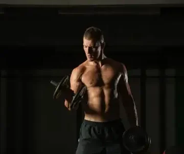 Curl biceps alterné avec haltères  l’exercice idéal pour renforcer vos bras efficacement