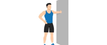 Étirement des pectoraux au mur