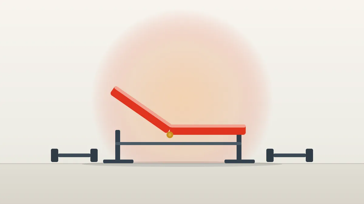 Banc de musculation réglable incliné avec deux haltères posés au sol