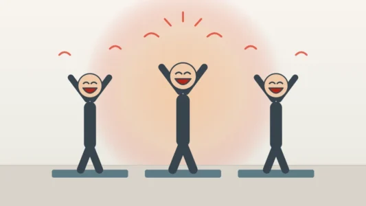 Trois personnes rient les bras levés sur des tapis de sport lors d'une séance de yoga du rire